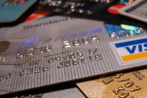 Як дізнатися реквізити картки Ощадбанку: через інтернет, банкомат та мобільний банк